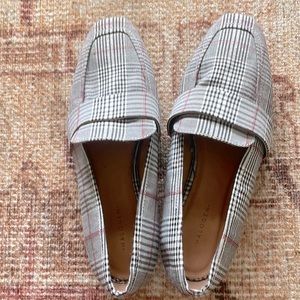 Classy dress up dress down flats.